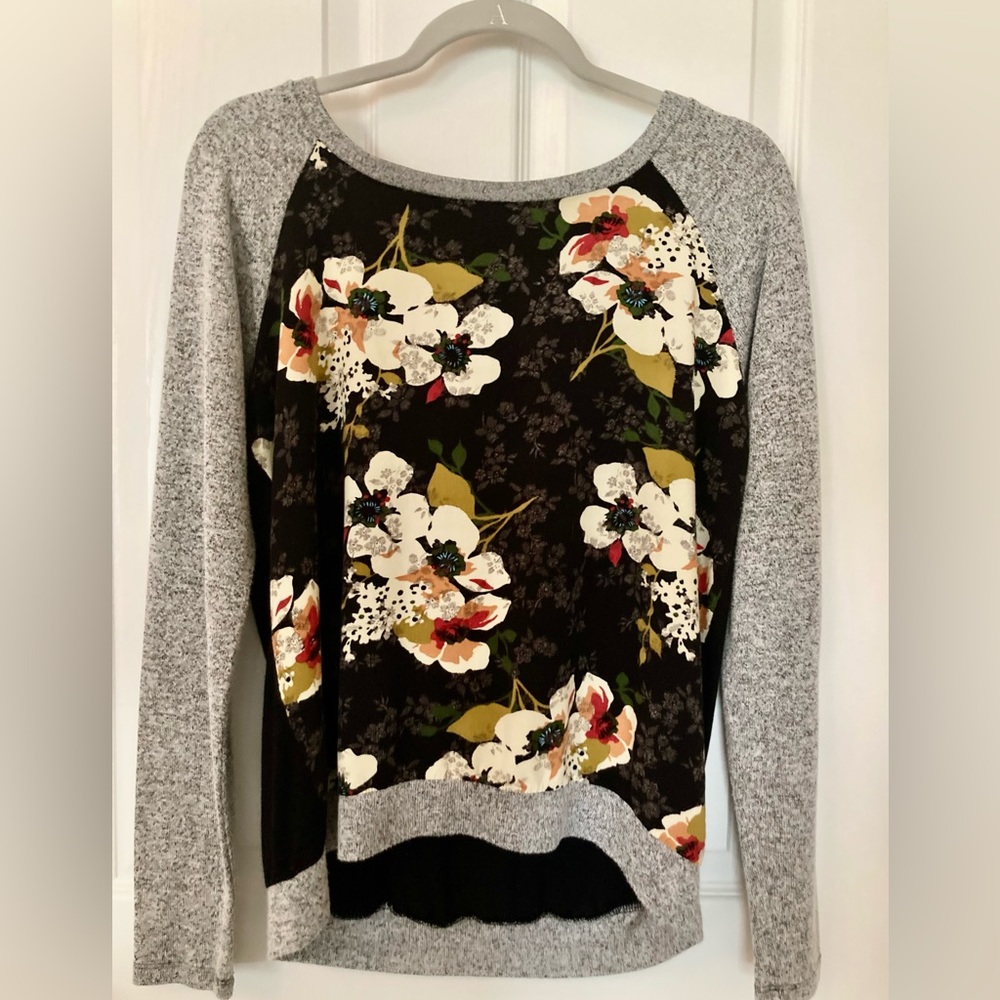 Kut from the Kloth (M) floral/black with gray long sleeves
